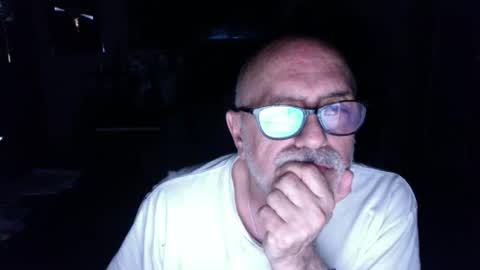Snapshot of add_me_2 chatting on May 8, 7:03 am add_me_2 online show from May 8, 7:03 am
