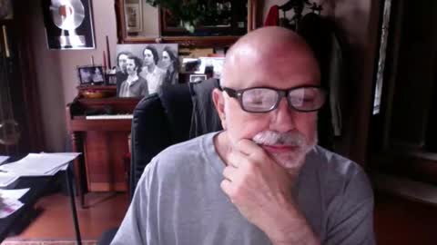 Snapshot of add_me_2 chatting on May 9, 1:49 pm add_me_2 online show from May 9, 1:49 pm