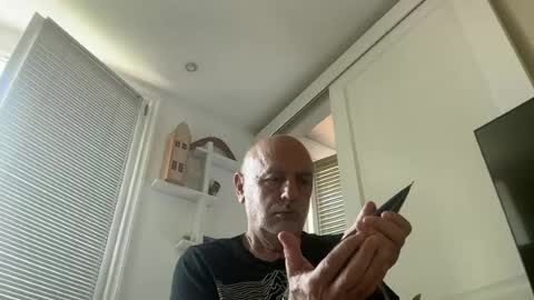 Snapshot of add_me_2 chatting on June 23, 10:35 am add_me_2 online show from June 23, 10:35 am
