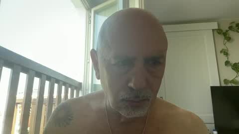 Snapshot of add_me_2 chatting on June 25, 9:14 am add_me_2 online show from June 25, 9:14 am