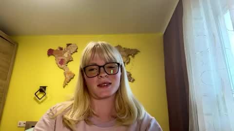 Snapshot of addieflamer chatting on June 3, 4:12 pm Lesly online show from June 3, 4:12 pm