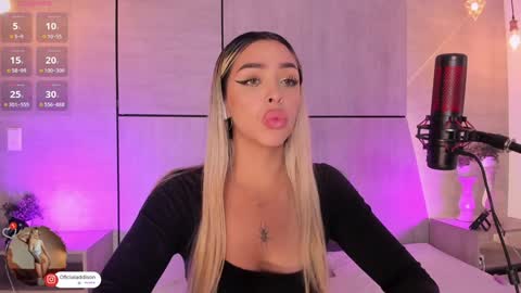 A D D I S O N  online show from January 12, 5:44 pm