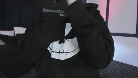 Ade  online show from December 6, 8:18 pm