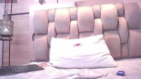 adela chase online show from February 3, 7:51 am