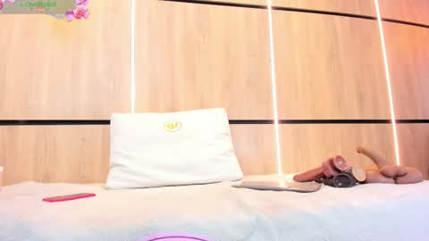 adela chase online show from December 18, 1:22 am