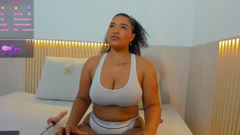 Snapshot of adelaine_brow chatting on November 11, 3:28 am Adelaine Brow online show from November 11, 3:28 am