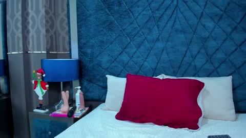 Adelaine online show from December 24, 11:06 am