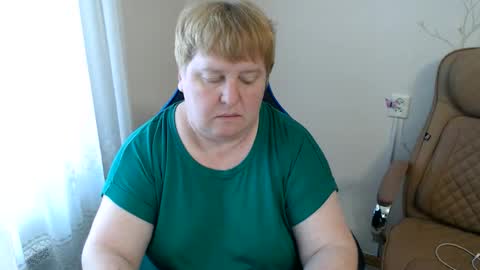 Snapshot of adelandsofia chatting on June 8, 3:56 pm AdelAndSofia online show from June 8, 3:56 pm