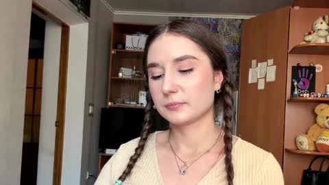 Poly online show from April 1, 1:41 pm