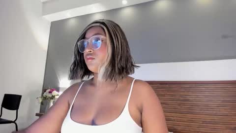 Snapshot of adelehottman chatting on November 19, 12:16 pm Adele online show from November 19, 12:16 pm