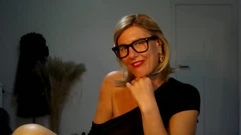 adelemilf40 online show from October 2, 6:26 pm