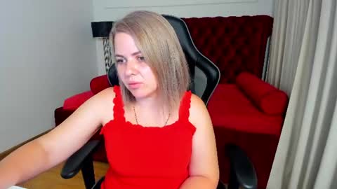 AdeleRavelle online show from June 24, 5:28 am