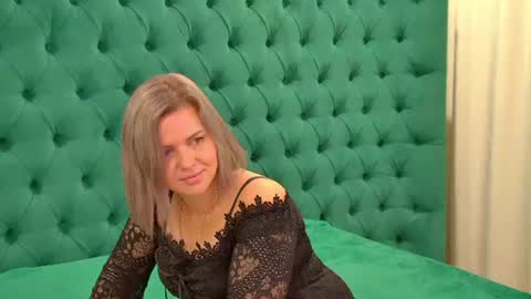 AdeleRavelle online show from August 4, 5:10 am