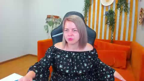 AdeleRavelle online show from August 9, 5:12 am