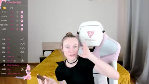 Snapshot of adelina_cowell chatting on September 9, 9:31 am Adelina online show from September 9, 9:31 am