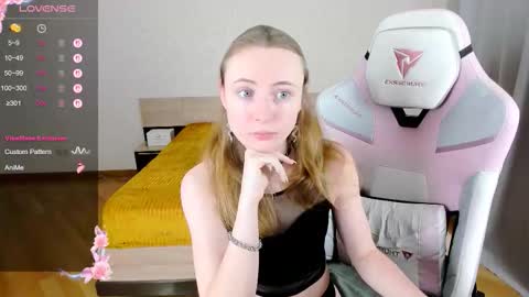 Snapshot of adelina_cowell chatting on September 12, 10:59 am Adelina online show from September 12, 10:59 am