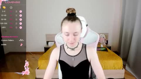 Snapshot of adelina_cowell chatting on September 19, 11:44 am Adelina online show from September 19, 11:44 am