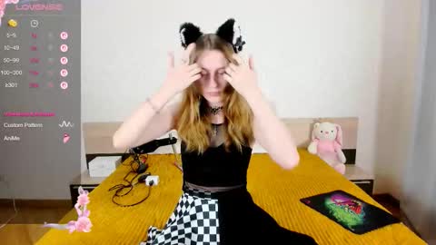 Snapshot of adelina_cowell chatting on September 24, 9:45 am Adelina online show from September 24, 9:45 am