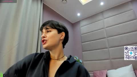 Snapshot of adeline_perle chatting on October 12, 1:04 am Adeline Perle online show from October 12, 1:04 am