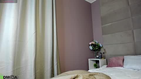 Snapshot of adeline_perle chatting on October 14, 1:06 am Adeline Perle online show from October 14, 1:06 am