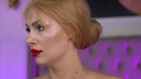 Snapshot of adelineking chatting on December 13, 10:19 am Ade online show from December 13, 10:19 am