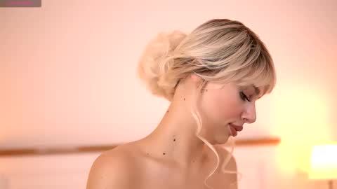 Snapshot of adelineking chatting on September 29, 1:44 am Ade online show from September 29, 1:44 am