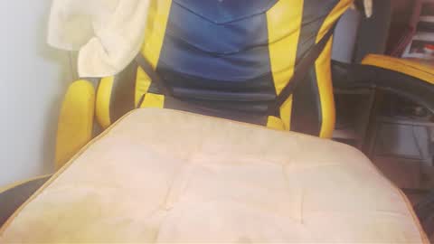 Snapshot of adellahuge22 chatting on January 6, 9:29 pm Adellahuge05 online show from January 6, 9:29 pm