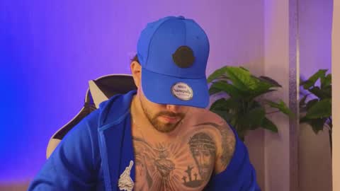 Ades online show from December 5, 11:41 am