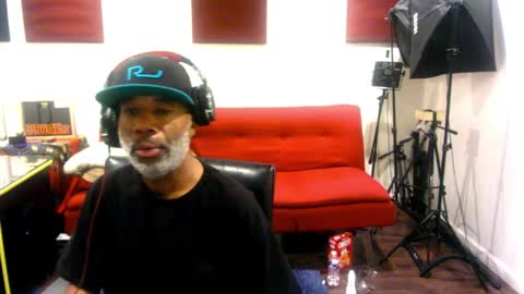 Snapshot of adick_ting chatting on November 18, 10:41 am adick_ting online show from November 18, 10:41 am