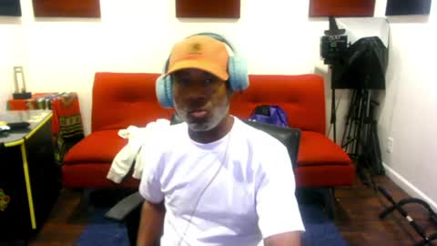 Snapshot of adick_ting chatting on June 9, 2:23 am adick_ting online show from June 9, 2:23 am
