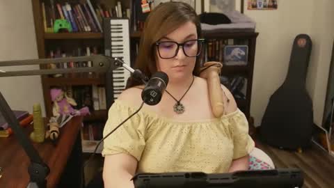 adobe_angel304 online show from January 3, 2:10 am