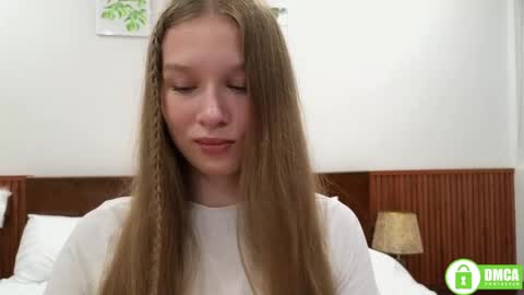 Snapshot of adorielle chatting on April 15, 5:58 am Lia online show from April 15, 5:58 am