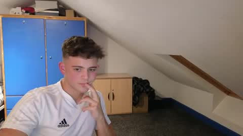 Snapshot of adr_twink chatting on April 2, 9:45 pm ADR Twink online show from April 2, 9:45 pm
