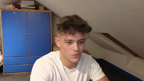 Snapshot of adr_twink chatting on April 12, 11:21 pm ADR Twink online show from April 12, 11:21 pm
