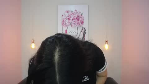 Snapshot of adri_gomez_1 chatting on April 25, 1:14 pm Adri online show from April 25, 1:14 pm