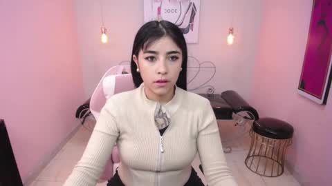 Snapshot of adri_gomez_1 chatting on April 30, 10:43 am Adri online show from April 30, 10:43 am