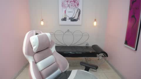 Snapshot of adri_gomez_1 chatting on May 2, 1:27 pm Adri online show from May 2, 1:27 pm