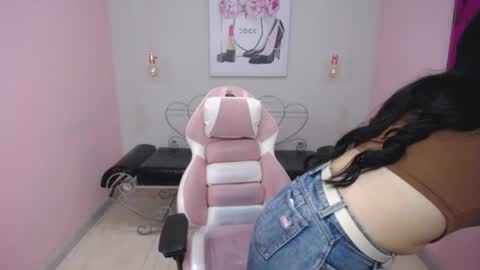 Snapshot of adri_gomez_1 chatting on May 6, 12:10 pm Adri online show from May 6, 12:10 pm