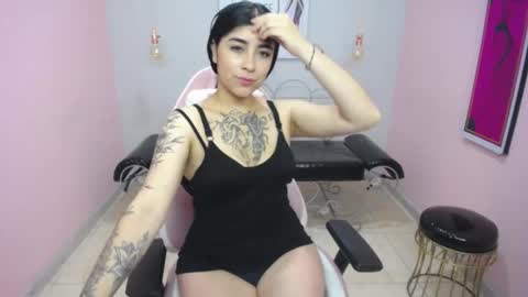 Snapshot of adri_gomez_1 chatting on May 7, 12:21 pm Adri online show from May 7, 12:21 pm