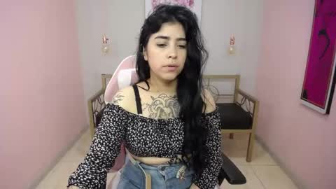 Snapshot of adri_gomez_1 chatting on May 13, 12:24 pm Adri online show from May 13, 12:24 pm