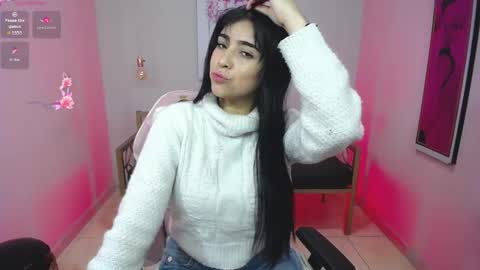 Snapshot of adri_gomez_1 chatting on May 19, 12:11 pm Adri online show from May 19, 12:11 pm