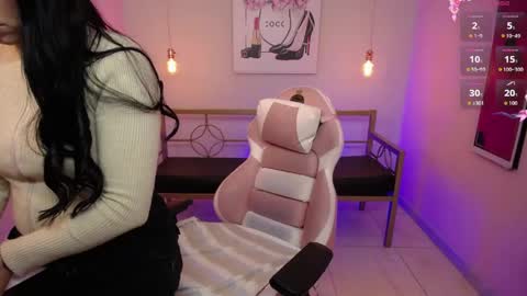 Snapshot of adri_gomez_1 chatting on June 1, 12:40 pm Adri online show from June 1, 12:40 pm