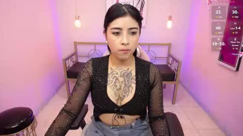 Snapshot of adri_gomez_1 chatting on June 22, 12:35 pm Adri online show from June 22, 12:35 pm