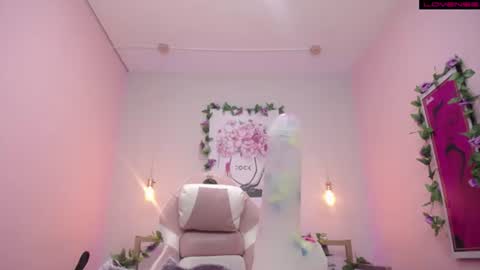 Snapshot of adri_gomez_1 chatting on July 8, 1:26 pm Adri online show from July 8, 1:26 pm