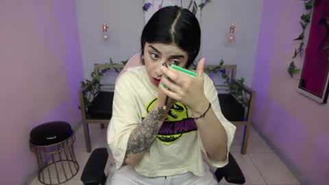 Snapshot of adri_gomez_1 chatting on July 18, 1:04 pm Adri online show from July 18, 1:04 pm