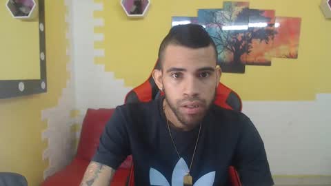 adri_sexboy online show from December 6, 12:49 pm