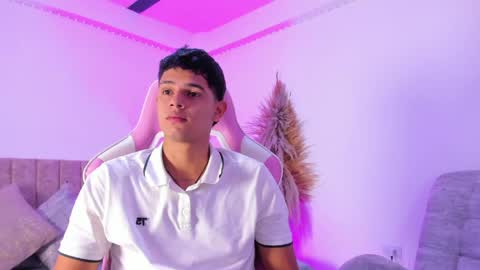 Snapshot of adrian_prime_ chatting on May 17, 6:37 pm ADRIAN online show from May 17, 6:37 pm