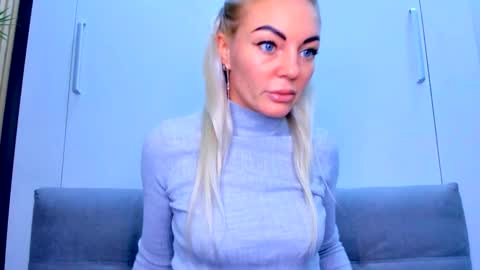 Snapshot of adriana_coy_ chatting on October 5, 10:57 am Adriana online show from October 5, 10:57 am
