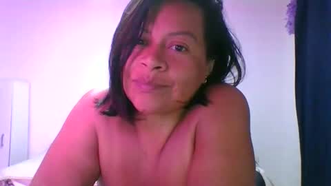 Snapshot of adrianagogo18 chatting on October 18, 12:24 am adrianagogo18 online show from October 18, 12:24 am