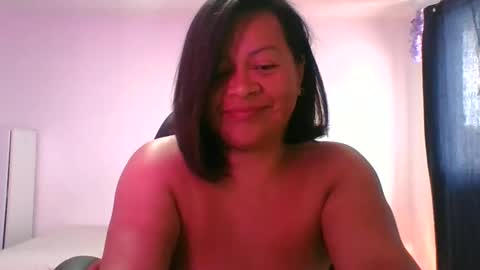 Snapshot of adrianagogo18 chatting on October 18, 1:01 pm adrianagogo18 online show from October 18, 1:01 pm